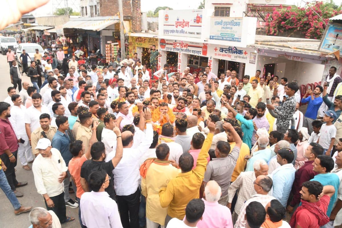 Lok Sabha Election 2024: बीजेपी प्रत्याशी करण भूषण सिंह के काफिले में पटाखे जलाने का वीडियाे वायरल