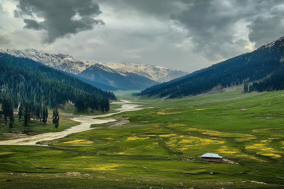 अपने पार्टनर के साथ कश्मीर की ठंडी वादियों का ले आनंद, आईआरसीटीसी लेकर आया सस्ता टूर पैकेज