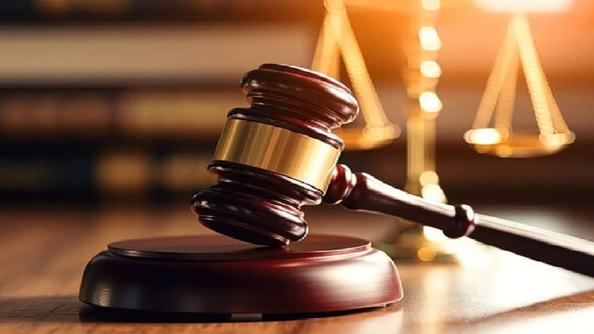 बिना लोन के ईएमआई वसूलना IDFC Bank को पड़ा भारी, अब ग्राहक को देगा 1 लाख रुपये