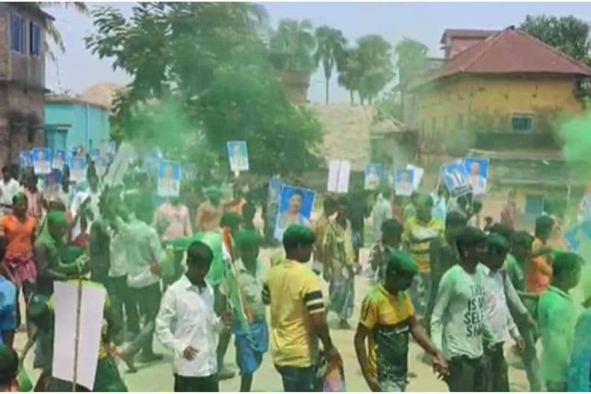 पश्चिम बंगाल : बीरभूम में शताब्दी-असित की 'जीत' को लेकर तृणमूल ने निकाला विजय जुलूस