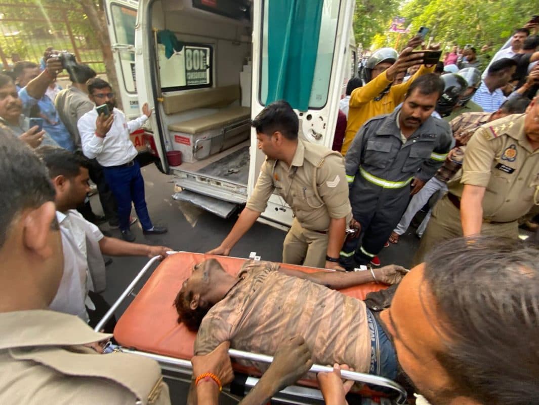 Lucknow News: लखनऊ में सीवर की सफाई के लिए उतरे दो मजदूरों की दम घुटने से मौत, दो घंटे तक नहीं मिली मदद