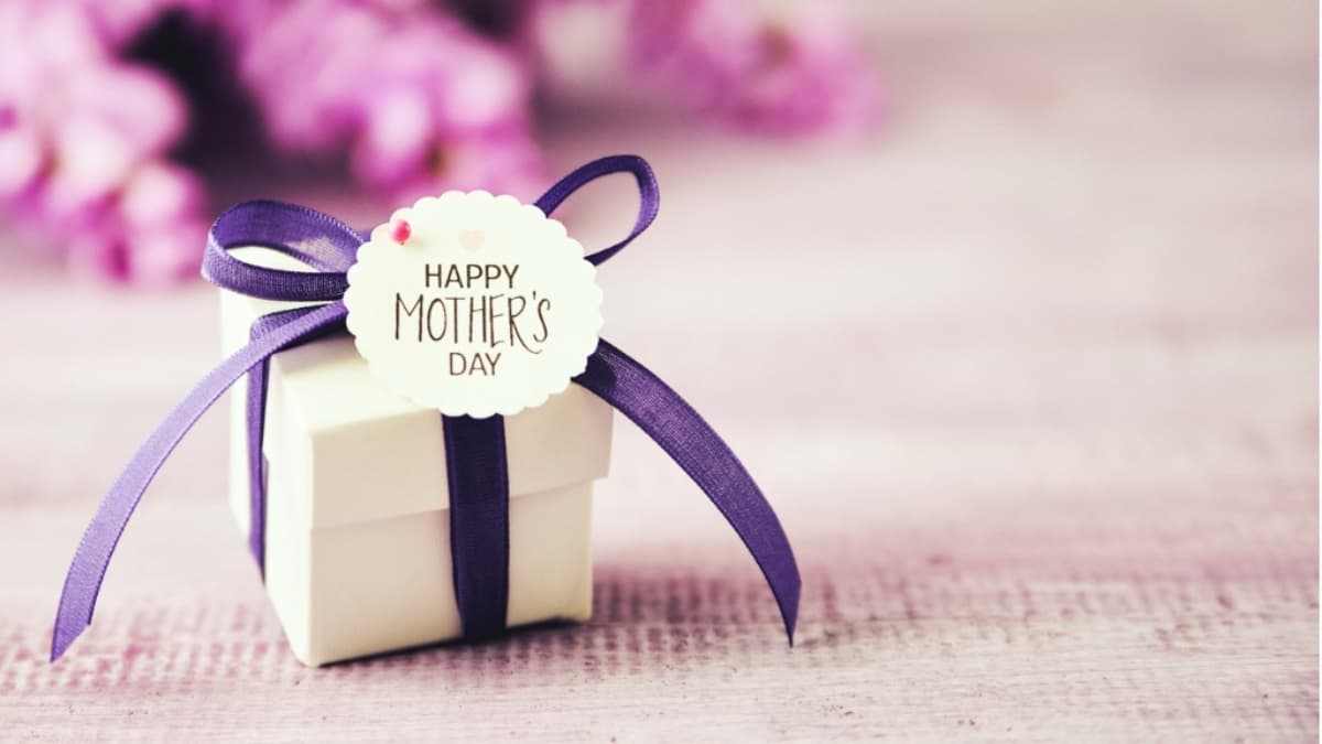 Mother’s Day के लिए ये गिफ्ट हैं बेस्ट, iPhone 13 से लेकर Amazon Echo Dot तक लाजवाब