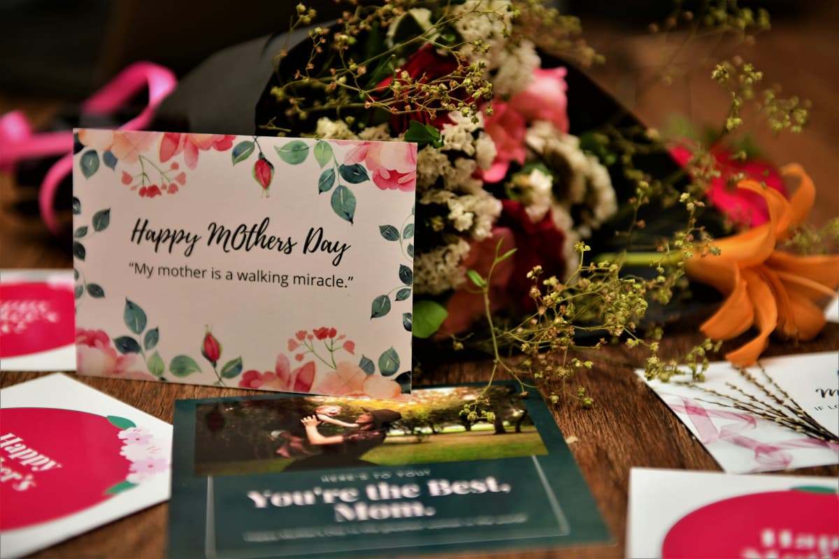 Mother's Day 2024: इस मदर्स डे को अपनी मां के लिए बनाएं एक्स्ट्रा स्पेशल, गिफ्ट में दें ये चीजें