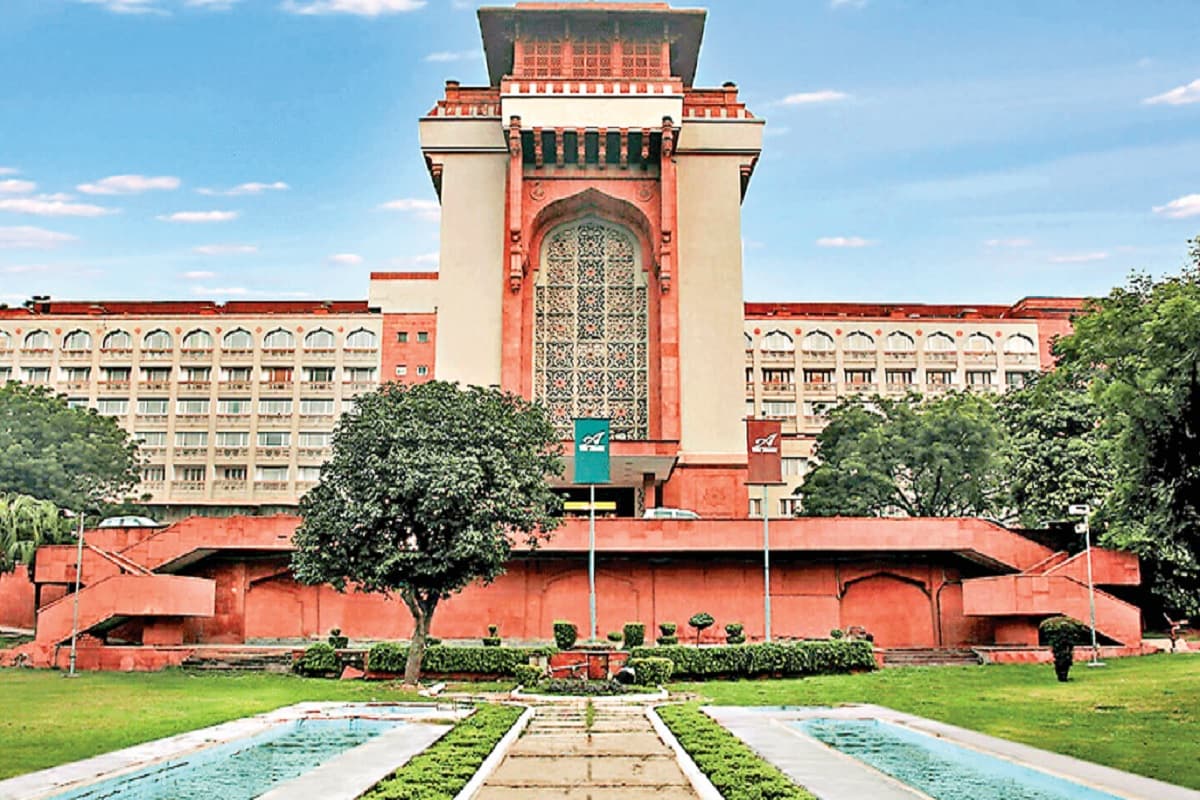 Lok Sabha Chunav: नये सांसदों के स्वागत के लिए संसद में हो रही तैयारी, जानें क्या क्या मिलेंगी सुविधाएं