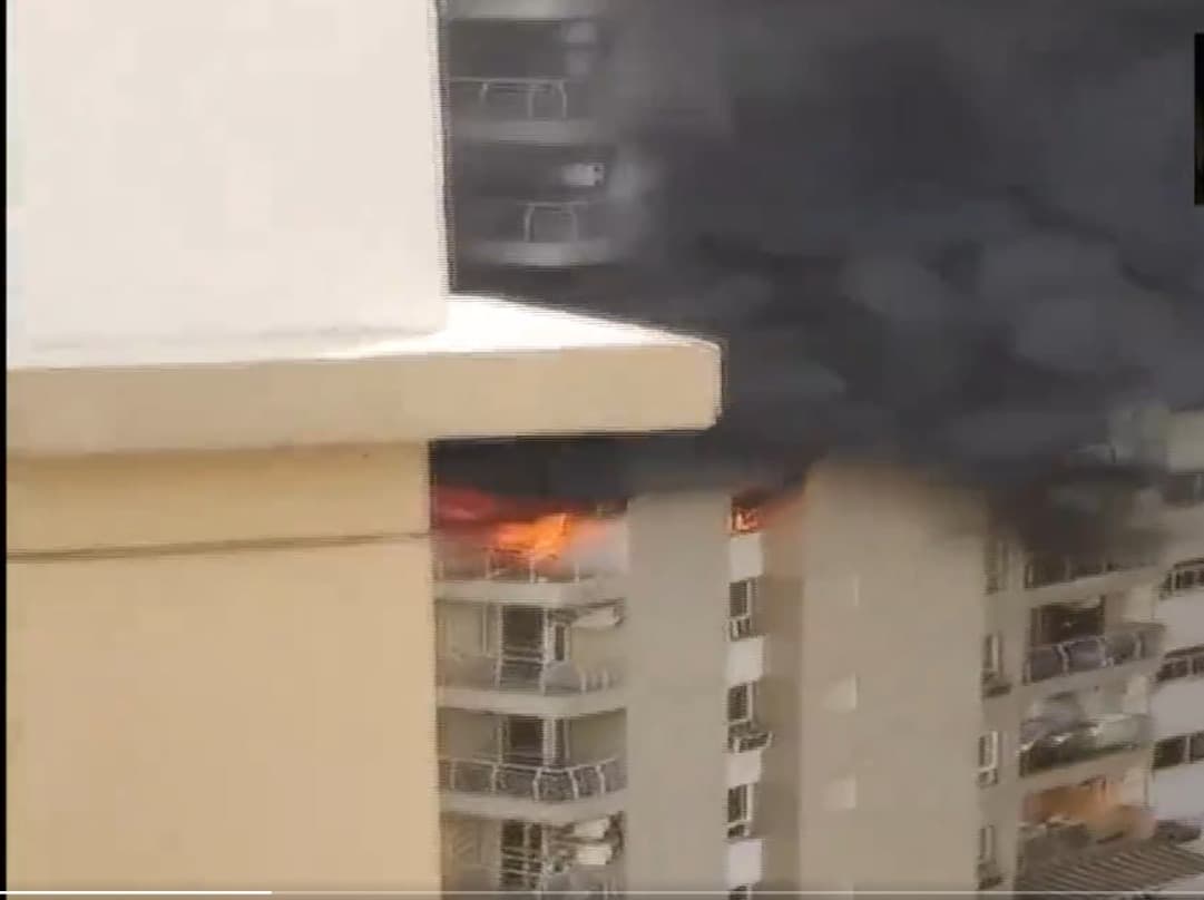 Noida Fire: नोएडा सेक्टर 100 में मल्टीस्टोरी बिल्डिंग में एसी फटने से लगी आग, कई फ्लैट चपेट में Noida Fire: नोएडा सेक्टर 100 में मल्टीस्टोरी बिल्डिंग में एसी फटने से लगी आग, कई फ्लैट चपेट में
