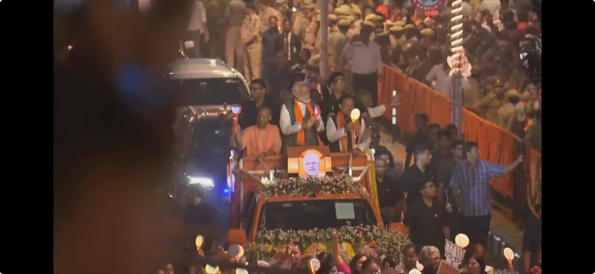 PM Modi in Kanpur: पीएम मोदी का कानपुर रोड शो में हुआ भव्य स्वागत, कल अयोध्या में दो घंटे रहेंगे