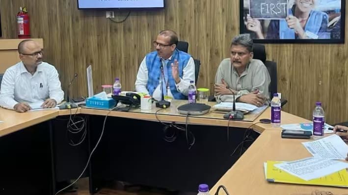 KK Pathak: शिक्षा विभाग ने दिया कानून का हवाला, स्कूल के समय में नहीं होगा बदलाव