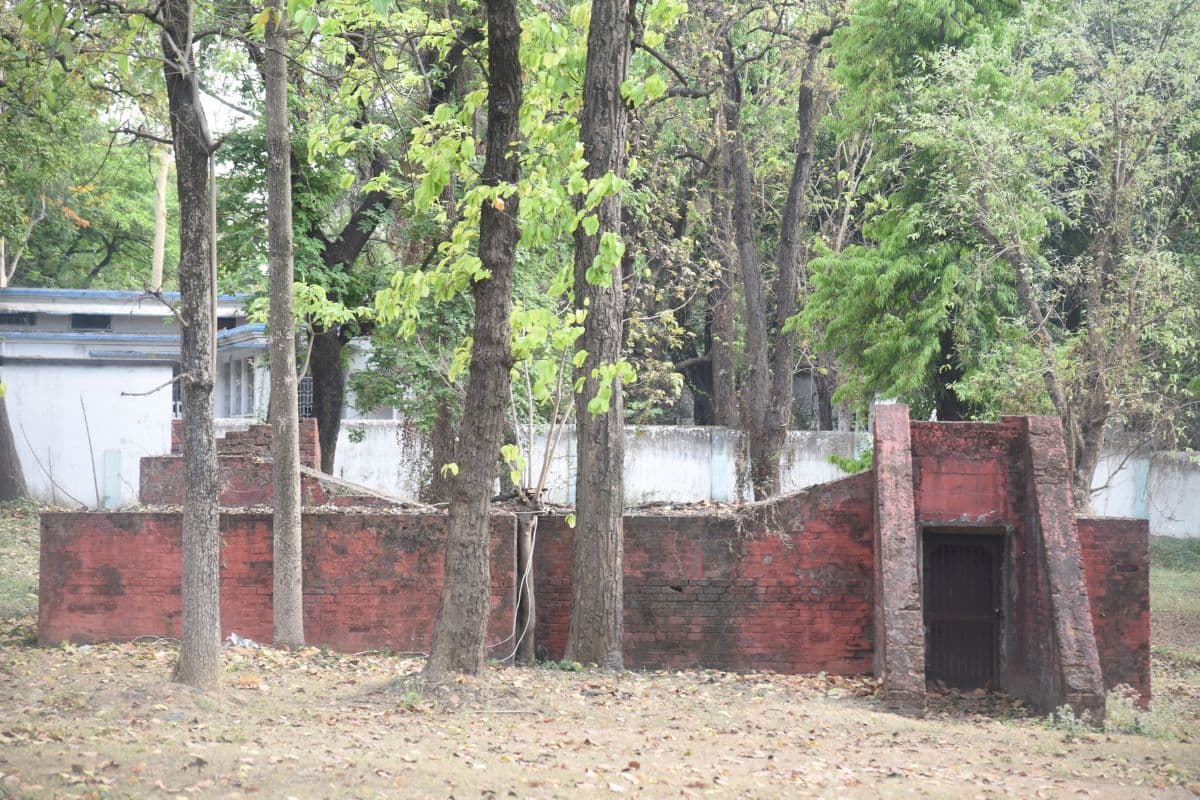 द्वितीय विश्वयुद्ध की गवाही देता हरे पेड़ों से घिरा जमशेदपुर का लाल बंकर, ऐतिहासिक धरोहर के रूप में है सुरक्षित