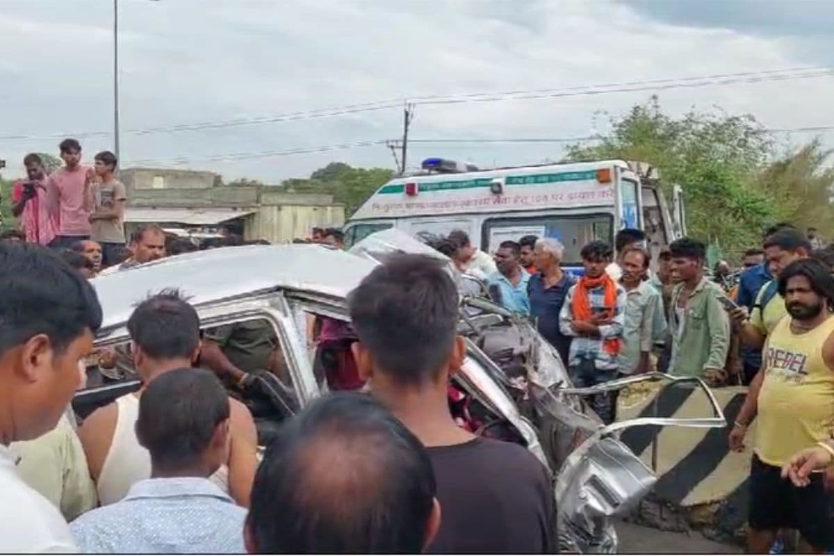 धनबाद में सड़क हादसा, ड्राइवर समेत तीन लोगों की मौत, सात लोग घायल