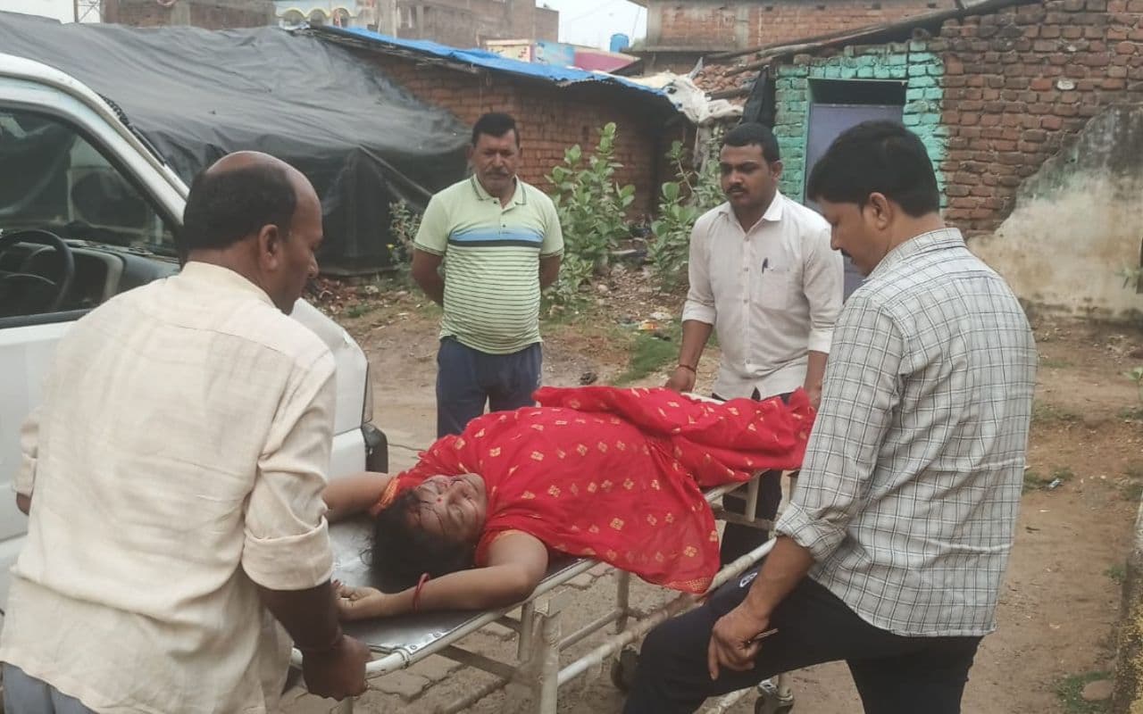 Road Accident: मुंडन कराने आरा से देवघर आ रहे श्रद्धालुओं की कार पेड़ से टकराई, 2 बच्चों समेत 5 की मौत, 4 गंभीर