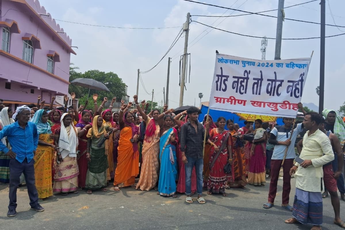 धनबाद : खराब रास्ते को लेकर वोट बहिष्कार की जिद पर अड़े टुंडी के ग्रामीण, कही ये बात