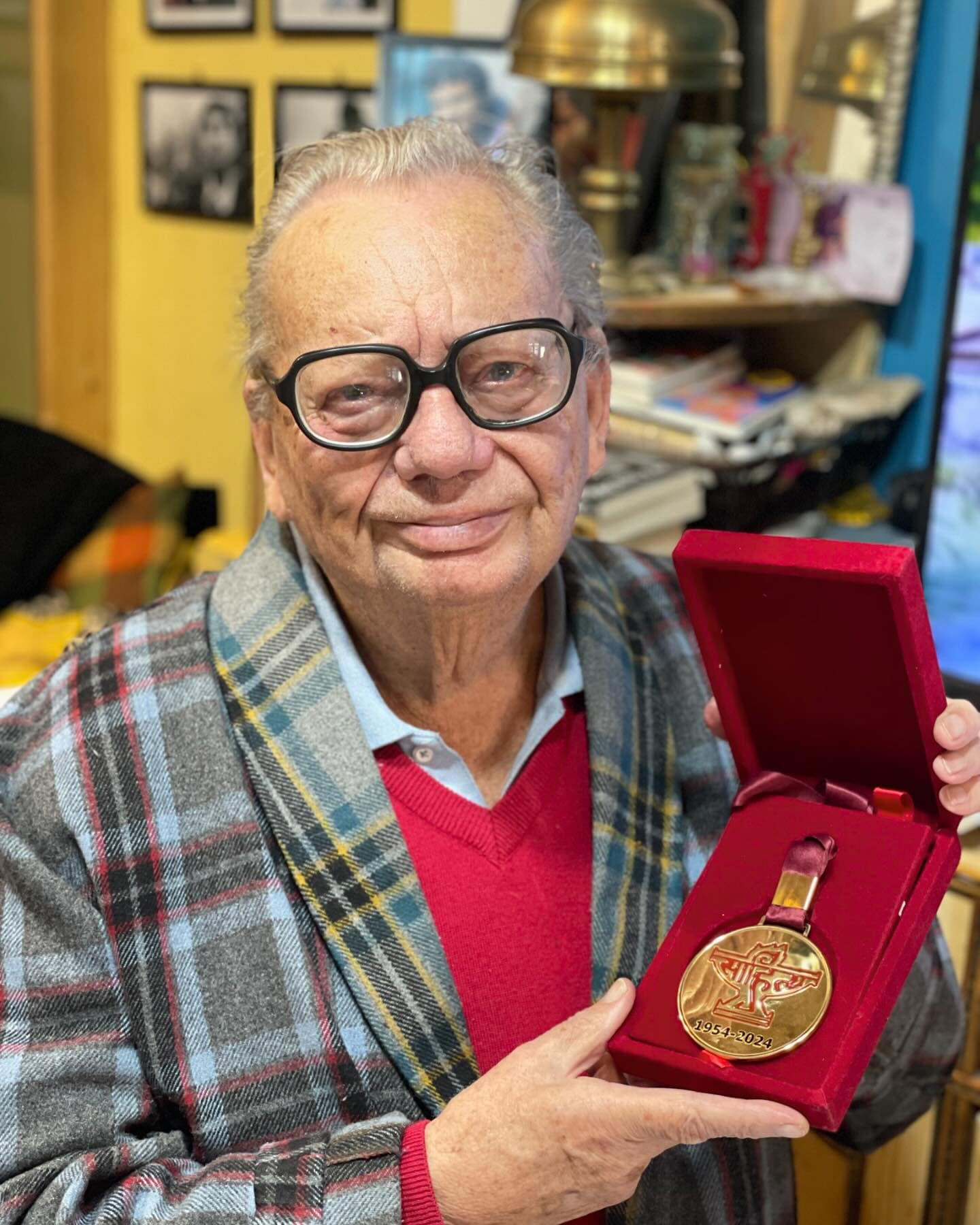 Ruskin Bond Birthday : 90 वर्ष के हुए प्रसिद्ध लेखक रस्किन बॉन्ड, जब तक सांस चले लिखते रहने की है ख्वाहिश
