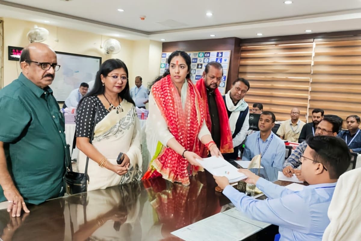 Lok Sabha Election 2024: रांची से कांग्रेस प्रत्याशी यशस्विनी सहाय ने किया नामांकन, ये रहे मौजूद