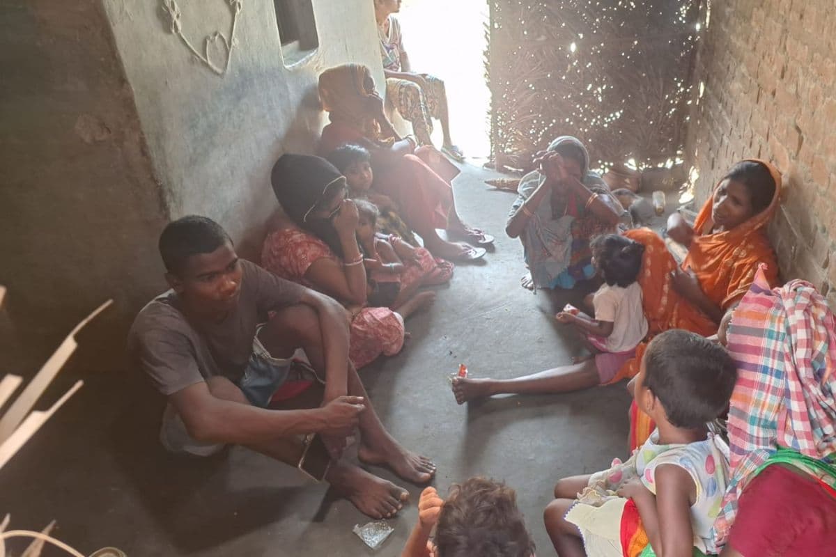 खुदकुशी के बाद विलाप करते परिजन