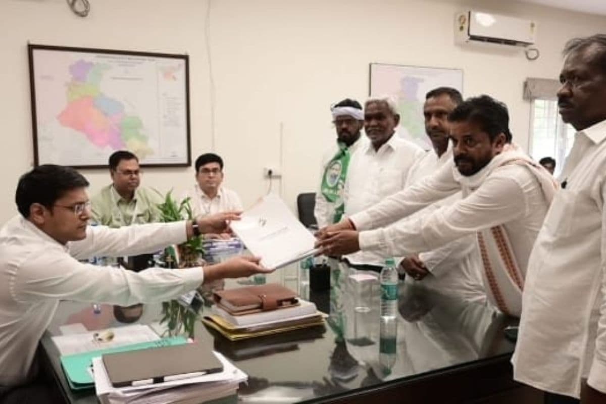 जमशेदपुर से JMM प्रत्याशी समीर मोहंती ने किया नामांकन, झारखंड के सीएम चंपाई सोरेन बोले-I.N.D.I.A गठबंधन की सभी सीटों पर होगी जीत