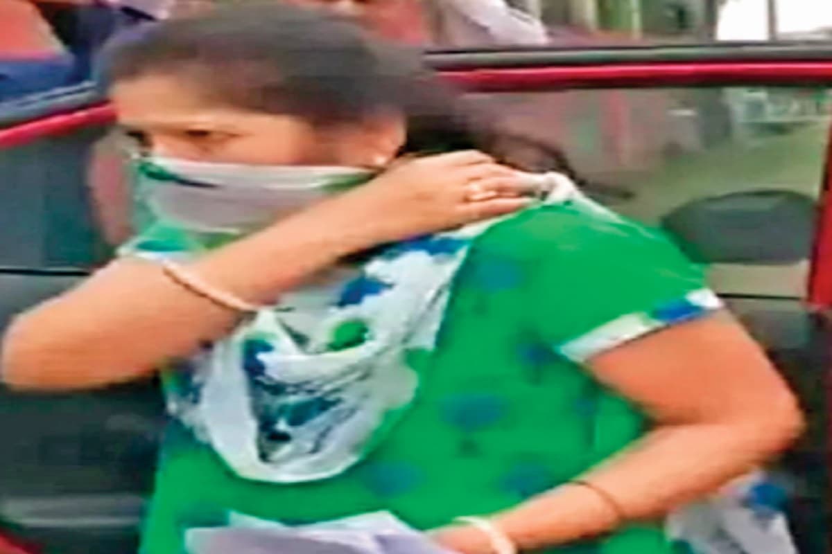 जहांगीर आलम के घर छापेमारी के दौरान मिली कई पर्चियां, संजीव लाल की पत्नी को बरामद रुपयों की जानकारी नहीं