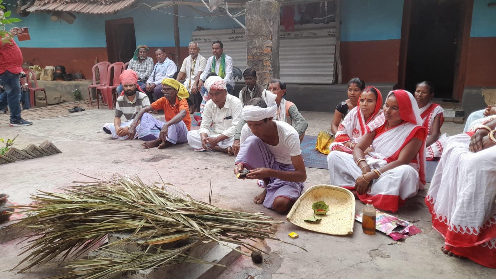 दलमा राजा वन देवी-देवताओं की विशेष पूजा अर्चना कर मांगेंगे शिकार पर्व खेलने की अनुमति