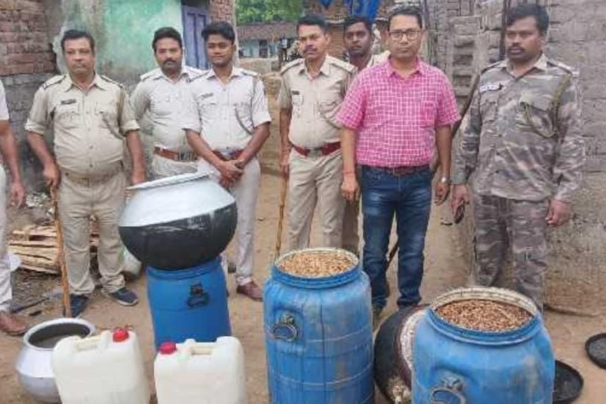 सिमडेगा: 2 क्विंटल जावा महुआ जब्त, झारखंड और ओडिशा उत्पाद विभाग की संयुक्त कार्रवाई में मिली बड़ी सफलता