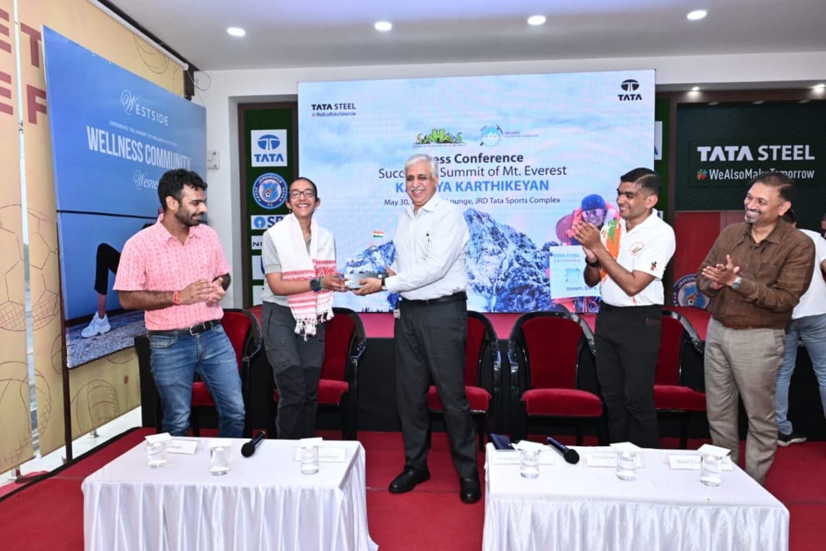 झारखंड : एवरेस्ट फतह करके लौटी काम्या कार्तिकेयन को किया गया सम्मानित, साझा किया अपना अनुभव