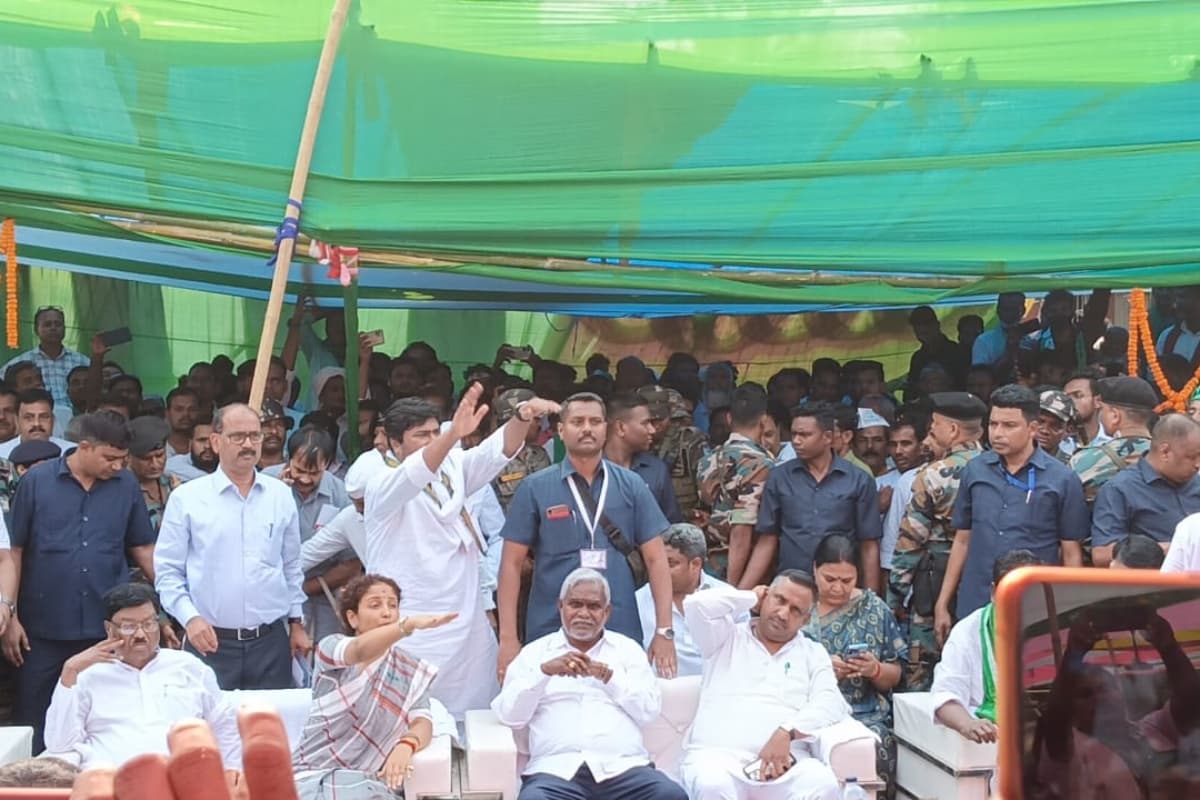 Lok Sabha Election 2024 : सीएम चंपाई सोरेन के साहिबगंज की चुनावी सभा में पहुंचने से पहले ही टूट गया मंच