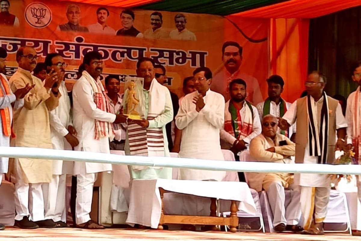 गुमला में छत्तीसगढ़ के सीएम विष्णुदेव साई ने कांग्रेस और झामुमो पर साधा निशाना, लगाया ये गंभीर आरोप