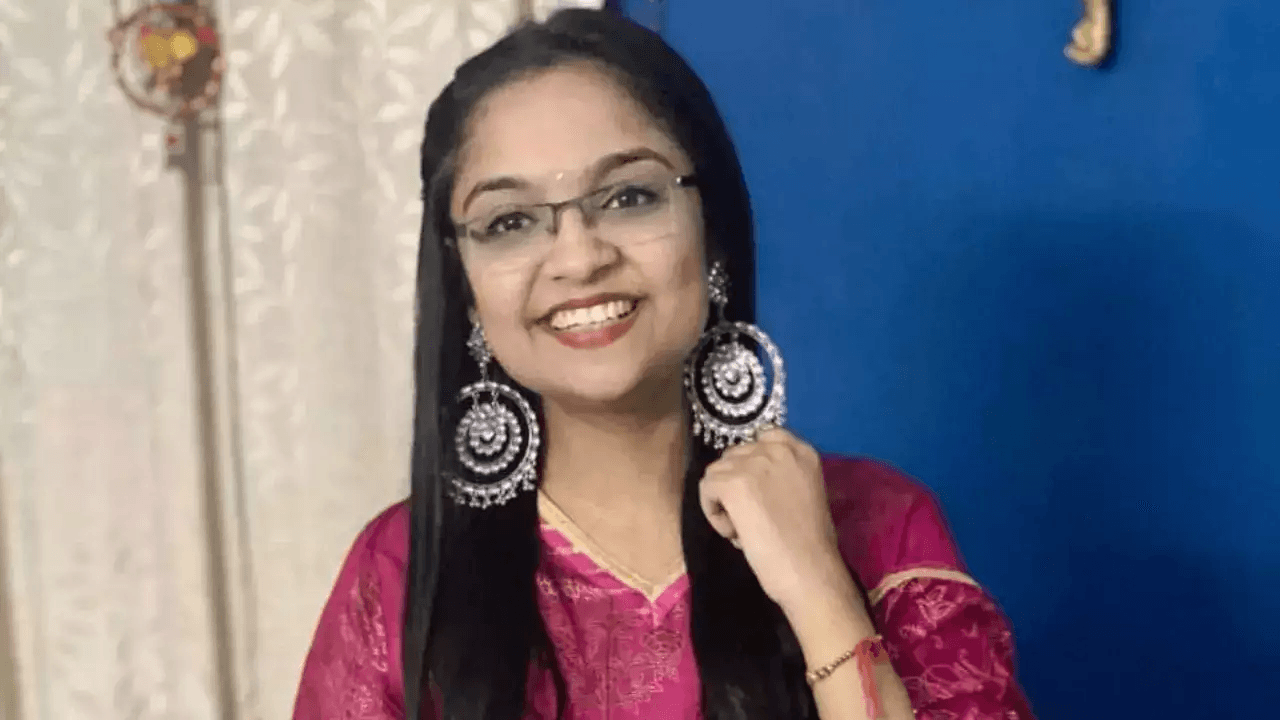 UPSC Success Story: प्राइवेट नौकरी के साथ यूपीएससी की तैयारी कर बन गई अधिकारी...