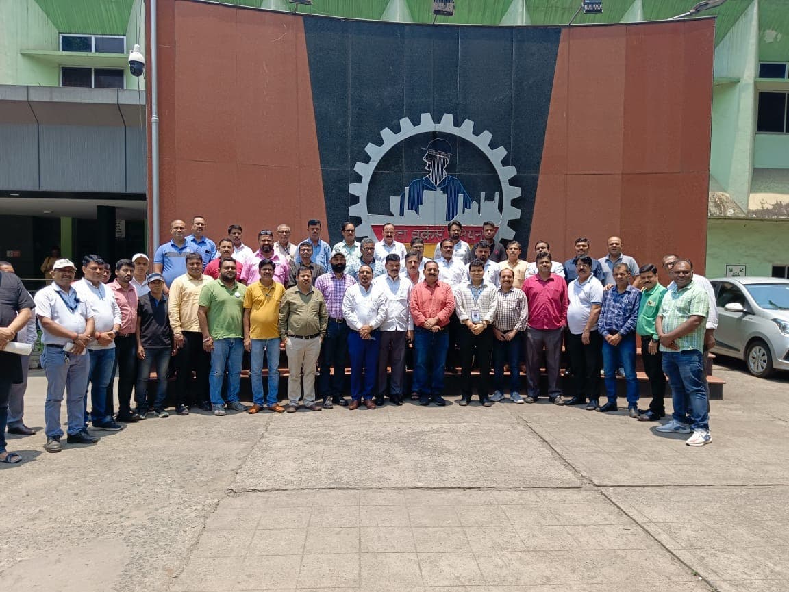 Jamshedpur election update : टाटा स्टील के मजदूरों से शत-प्रतिशत मतदान कराने के लिए टाटा वर्कर्स यूनियन पहुंचा प्रशासन