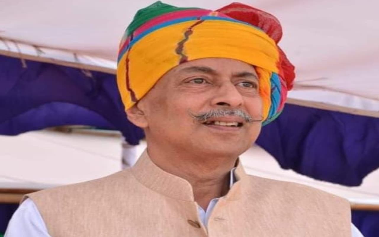Rajasthan News: पूर्व कैबिनेट मंत्री ने पत्नी और बेटे पर लगाया प्रताड़ित करने का आरोप, अदालत पहुंची राजपरिवार की लड़ाई, जानें पूरा मामला