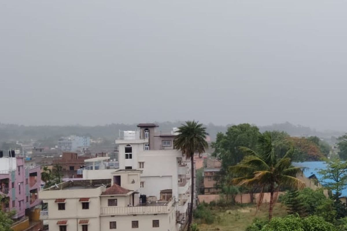 Jharkhand Weather: рдЭрд╛рд░рдЦрдВрдб рдореЗрдВ 27 рдордИ рддрдХ рдЧрд░рдЬ рдХреЗ рд╕рд╛рде рдмрд╛рд░рд┐рд╢, рд╡рдЬреНрд░рдкрд╛рдд рд╡ рддреЗрдЬ рд╣рд╡рд╛рдУрдВ рдХреЛ рд▓реЗрдХрд░ рдЕрд▓рд░реНрдЯ рдЬрд╛рд░реА