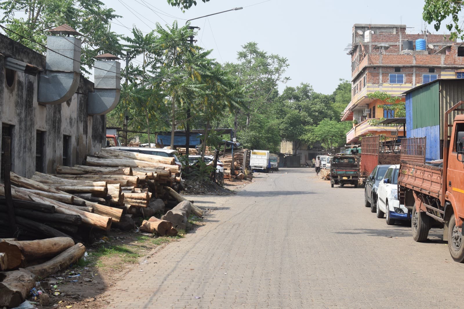 बर्मामांइस : मिल एंड गोडाउन एरिया के फुटपाथ और गलियों का अतिक्रमण आगजनी होने पर हो घट सकती है बड़ी घटना