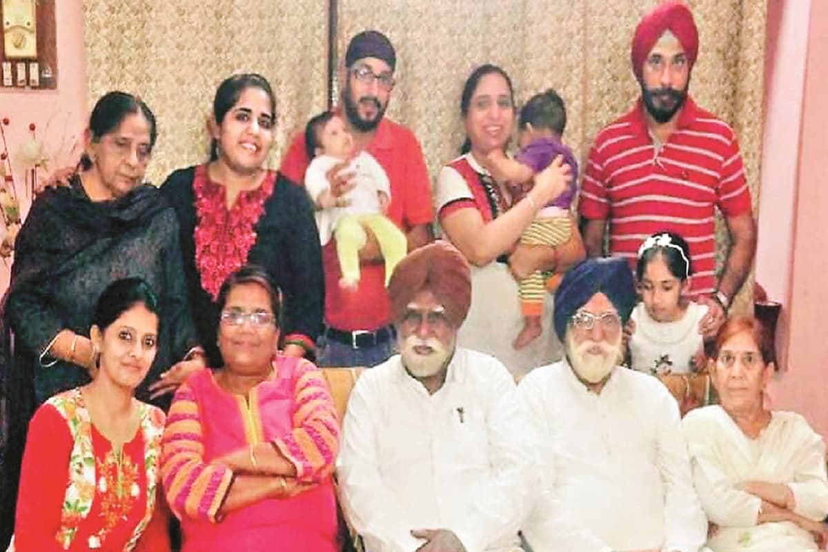 World Family Day: मोबाइल ने परिवार से बढ़ायी लोगों की दूरियां, बच्चे में इसकी सबसे अधिक लत