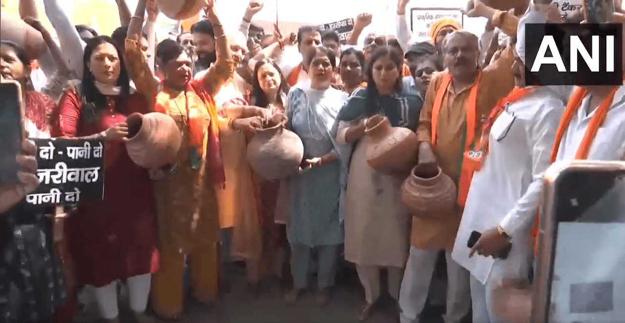 Delhi Water Crisis: पानी की किल्लत पर बीजेपी का हल्ला बोल, AAP सरकार के खिलाफ 14 जगहों पर प्रदर्शन