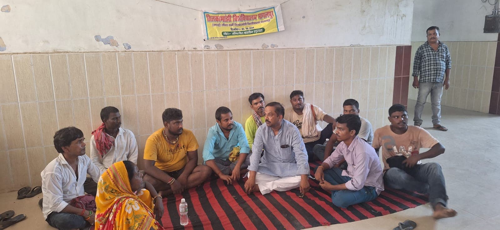 TMBU के पीजी हॉस्टलों में सफाई ठप, गंदगी व कचरा फैला, परेशान छात्र डीएसडब्ल्यू से मिले