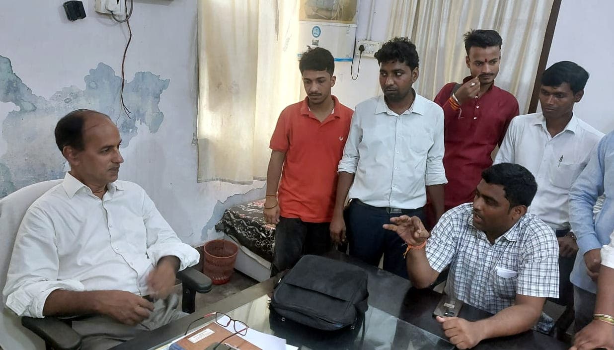 Muzaffarpur News बिहार विश्वविद्यालय में मनमाना फी लेने पर छात्र संगठनों का प्रदर्शन