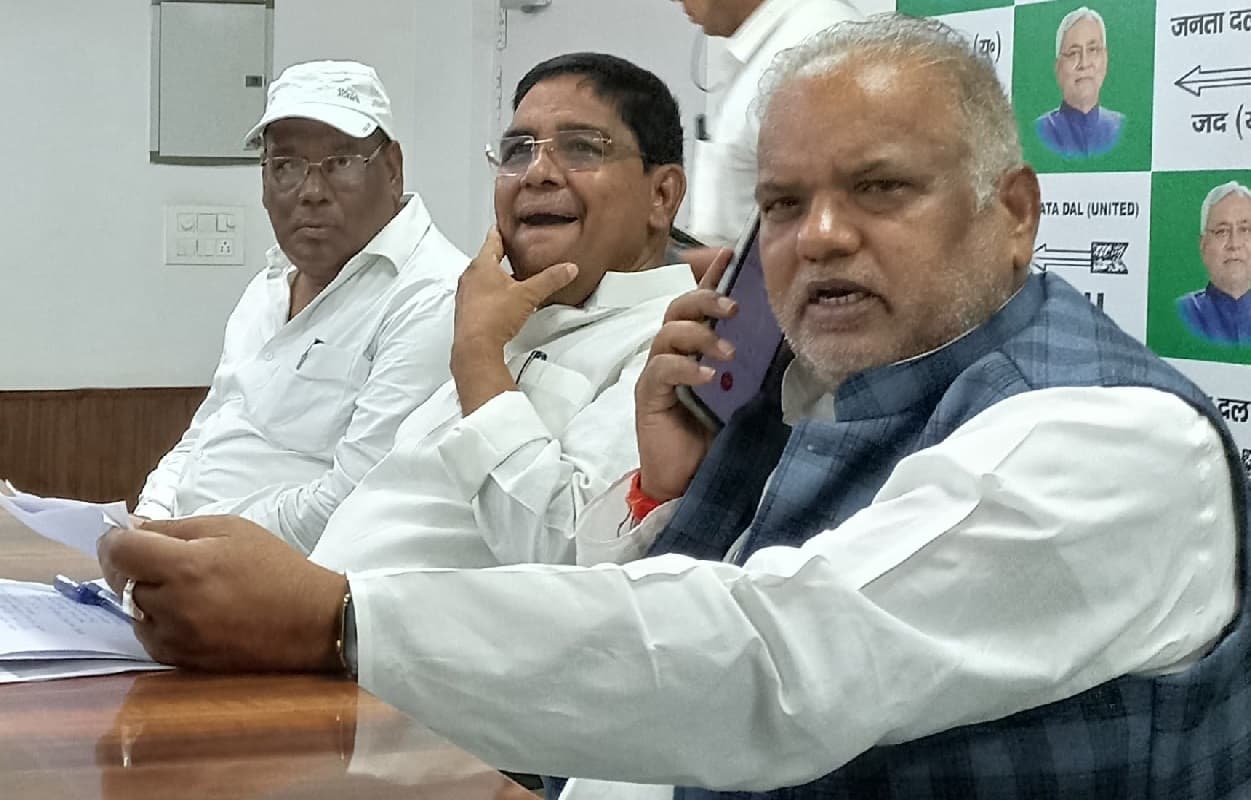 NEET Paper Leak: बिहार में 'फोटो' पर सियासी घमासान, विपक्ष के आरोपों पर जदयू ने दिया जवाब