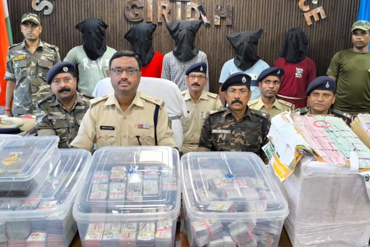 Jharkhand Crime: गिरिडीह पुलिस की बड़ी कार्रवाई, 15 लाख के अवैध लॉटरी टिकट के साथ पांच गिरफ्तार