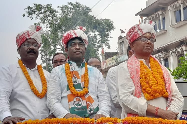 कालीचरण मुंडा और संजय सेठ ने चुनाव जीतने के बाद निकाला विजय जुलूस, समर्थकों ने जमकर फोड़े पटाखे