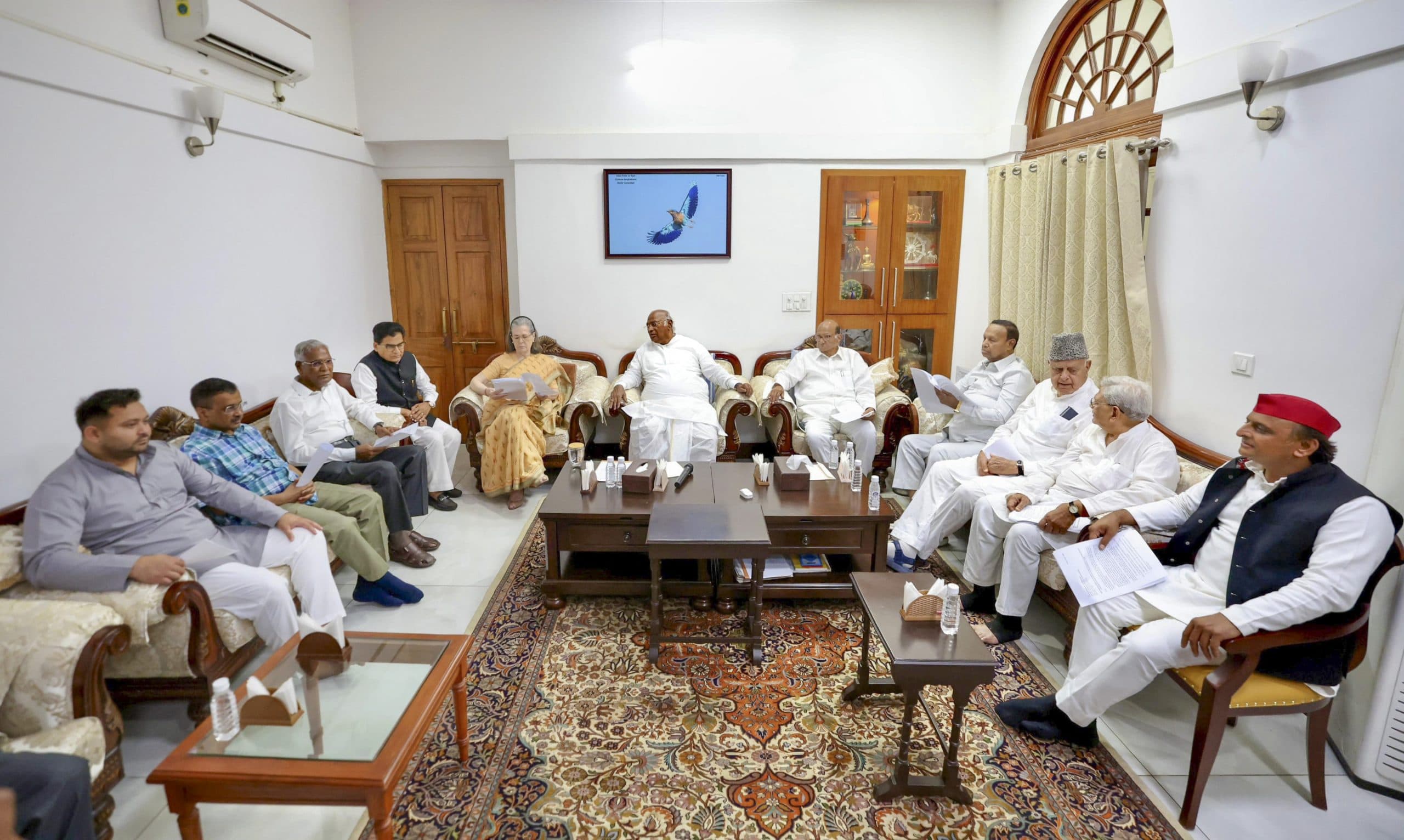 I.N.D.I.A ब्लॉक की बैठक खत्म, खरगे का दावा- 295 से ज्यादा सीटें जीतेंगे