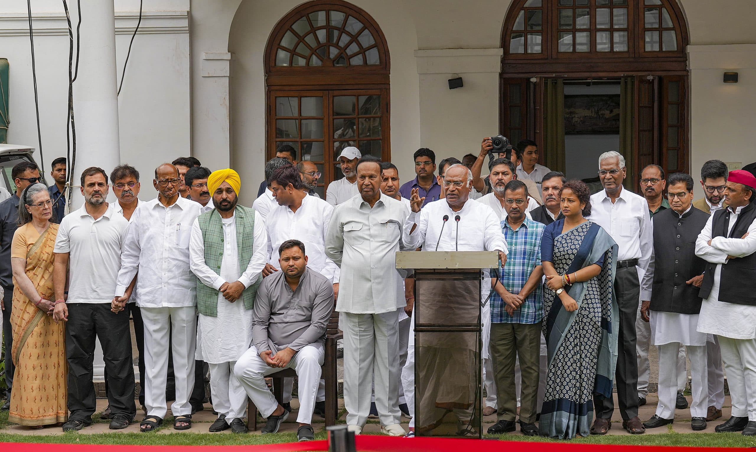 I.N.D.I.A Alliance Meeting: ‘इंडिया’ की बैठक में विपक्षी दलों का दावा, कहा- 295 प्लस सीटें जीतेगा गठबंधन