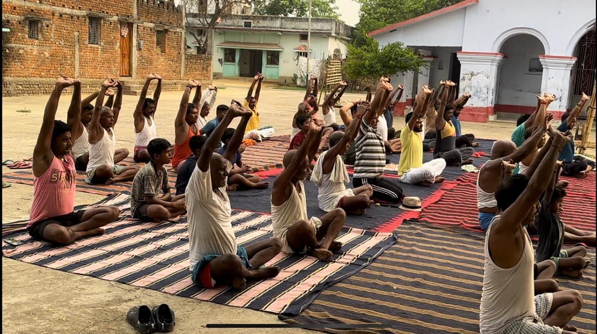 प्रकृति से कदमताल कर आत्मनिर्भर हो रहा नेचर विलेज मटिया