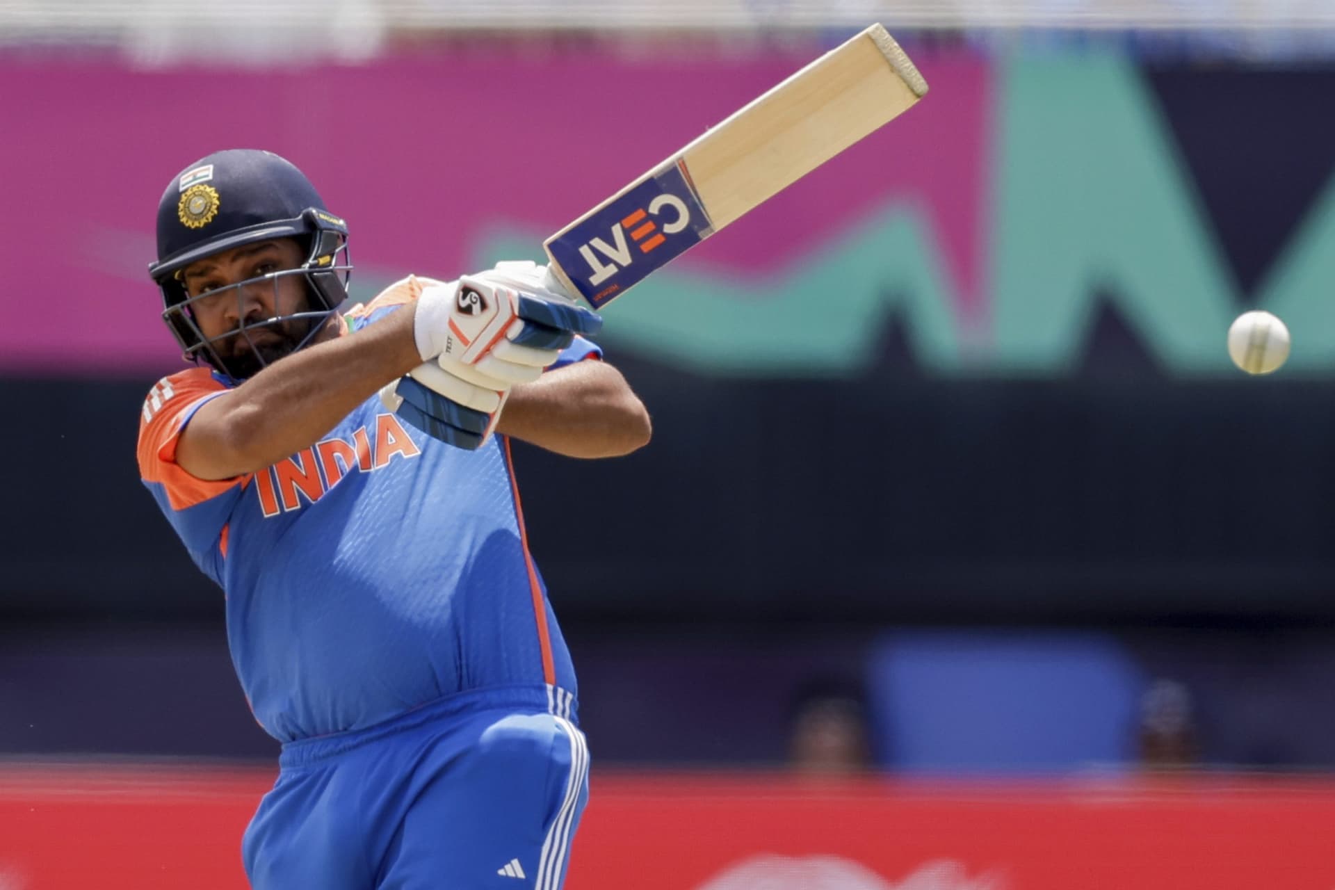 T20 World Cup: न्यूयॉर्क की पिच को नहीं समझ पाए रोहित शर्मा, बाजू पर लगी चोट T20 World Cup: न्यूयॉर्क की पिच को नहीं समझ पाए रोहित शर्मा, बाजू पर लगी चोट