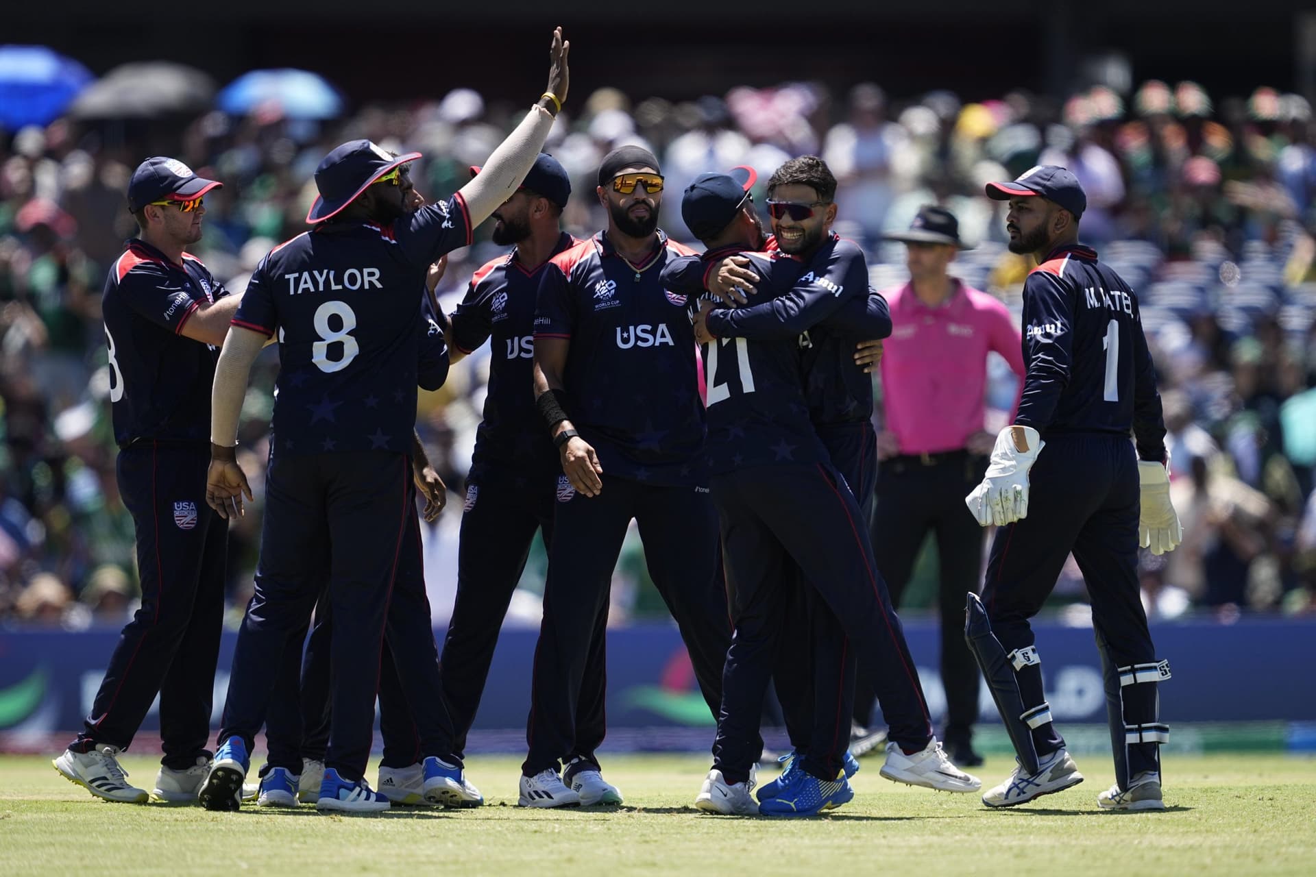 T20 World Cup: अमेरिका ने पाकिस्तान को रौंदा, सुपर ओवर में हुआ बड़ा उलटफेर T20 World Cup: अमेरिका ने पाकिस्तान को रौंदा, सुपर ओवर में हुआ बड़ा उलटफेर