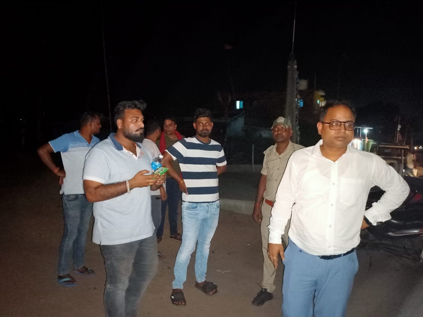 रांची में बालू माफियाओं ने अंचल अधिकारी की गाड़ी पर किया हमला, हमलावरों के मोटरसाइकिल जब्त