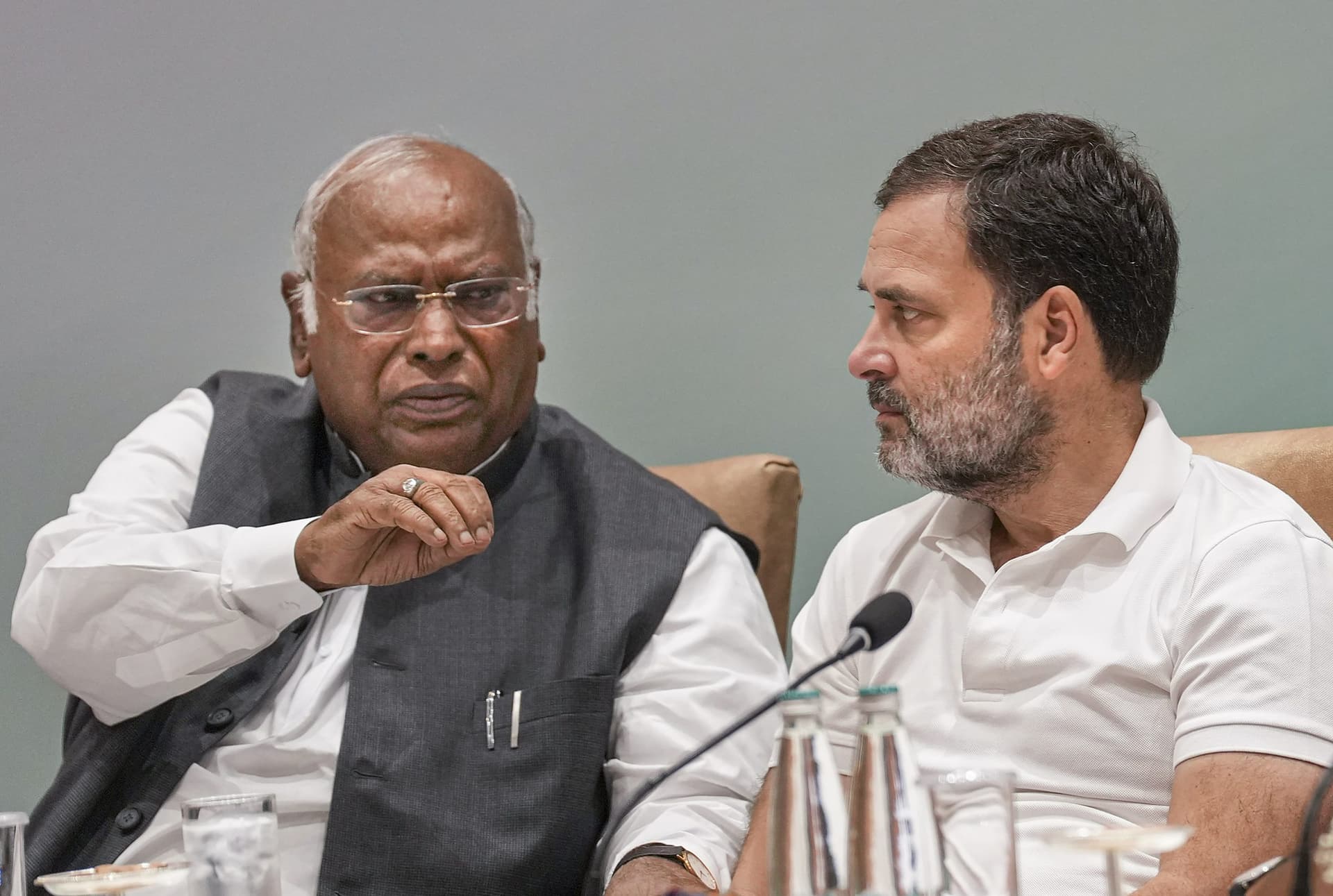CWC Meeting: कांग्रेस कार्य समिति की बैठक में चुनावी नतीजों पर मंथन, राहुल गांधी को नेता प्रतिपक्ष बनाने की उठी मांग