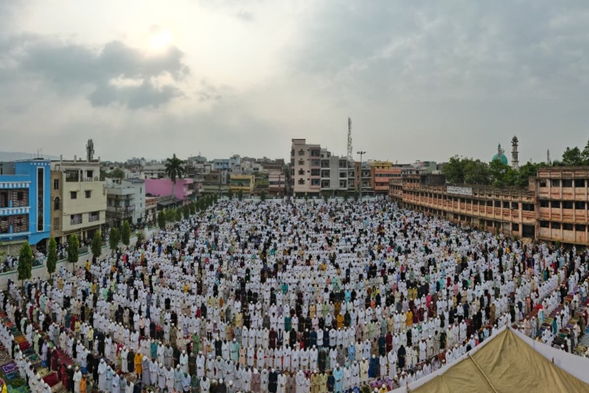 जमशेदपुर में उत्साह के साथ मनाया गया ईद-उल-अजहा, ईदगाह व मस्जिदों में पढ़ी गयी विशेष नमाज