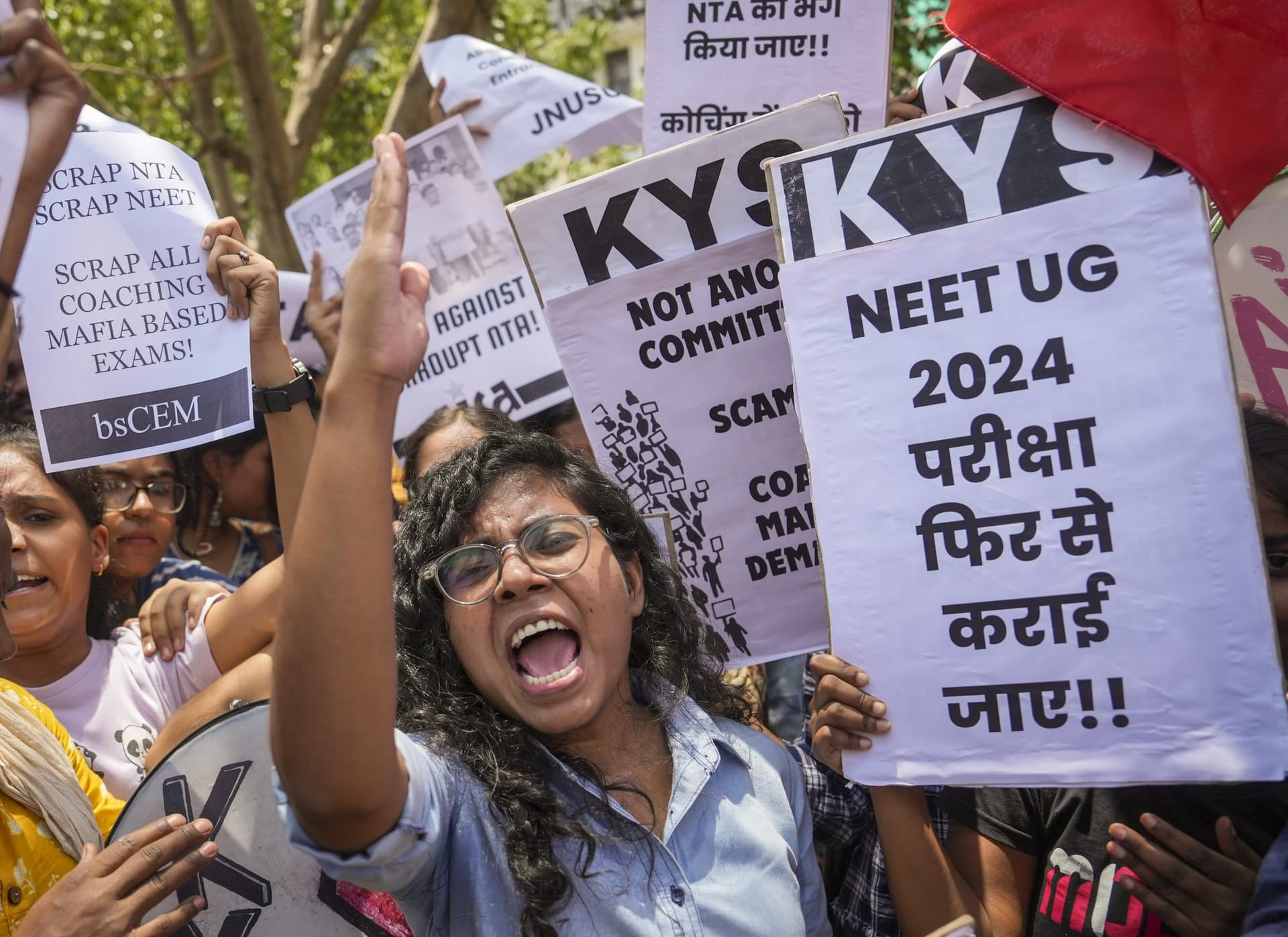 NEET Controversy : NEET पर मचा बवाल नहीं हो रहा शांत, ताबड़तोड़ याचिकाओं के बीच एनटीए ने रखा अपना पक्ष