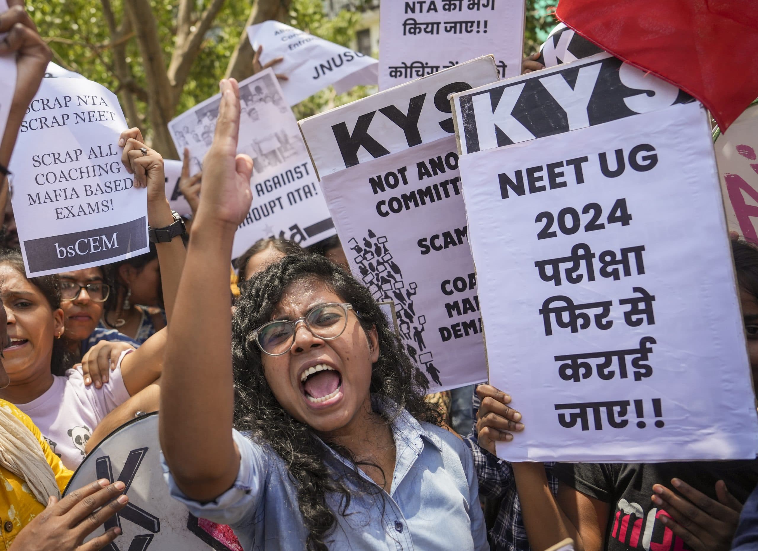 NEET Controversy : NEET पर मचा बवाल नहीं हो रहा शांत, ताबड़तोड़ याचिकाओं के बीच एनटीए ने रखा अपना पक्ष