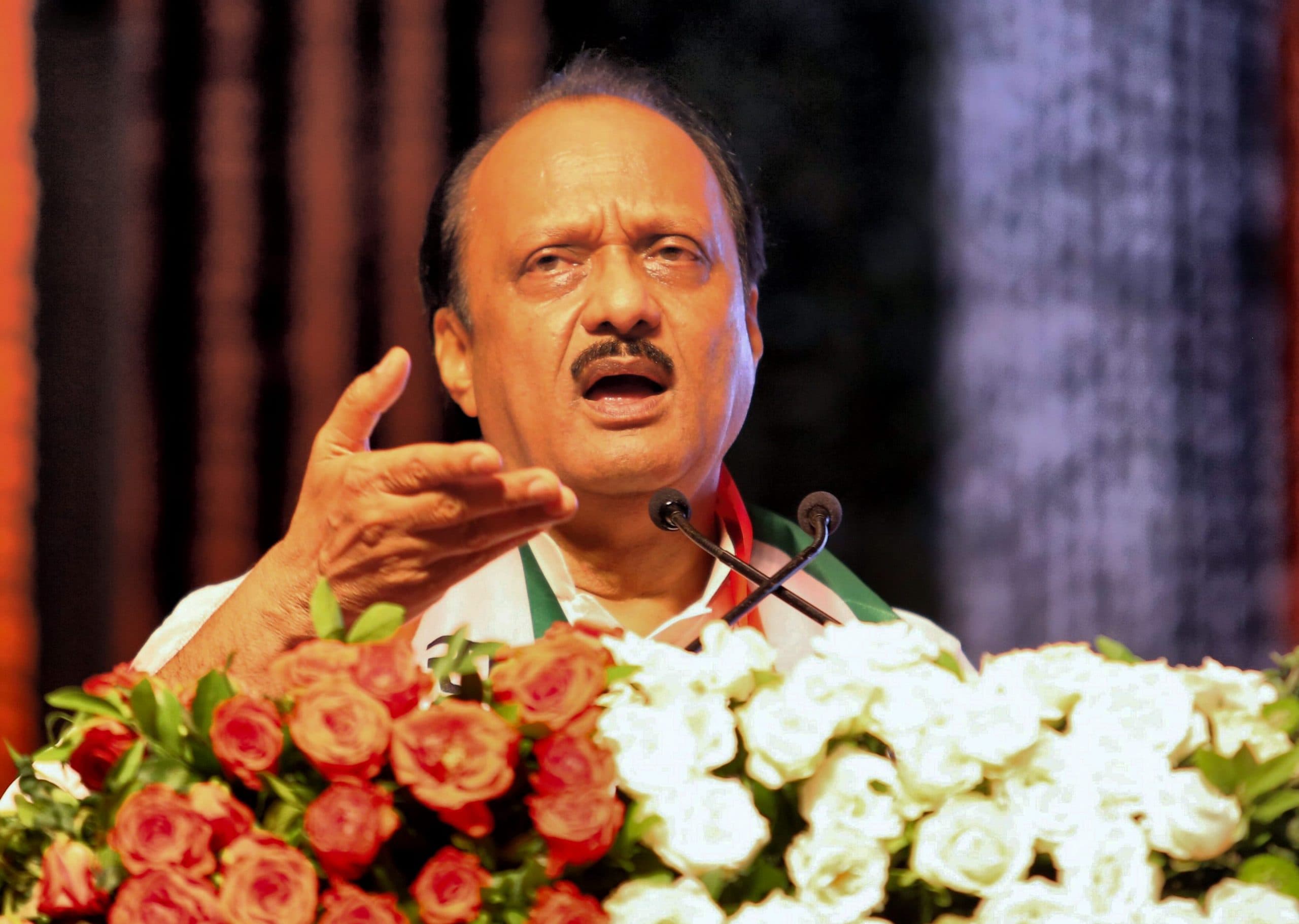 Maharashtra : क्या महाराष्ट्र की राजनीति फिर लेगी करवट? अजित पवार ने की चाचा शरद की तारीफ