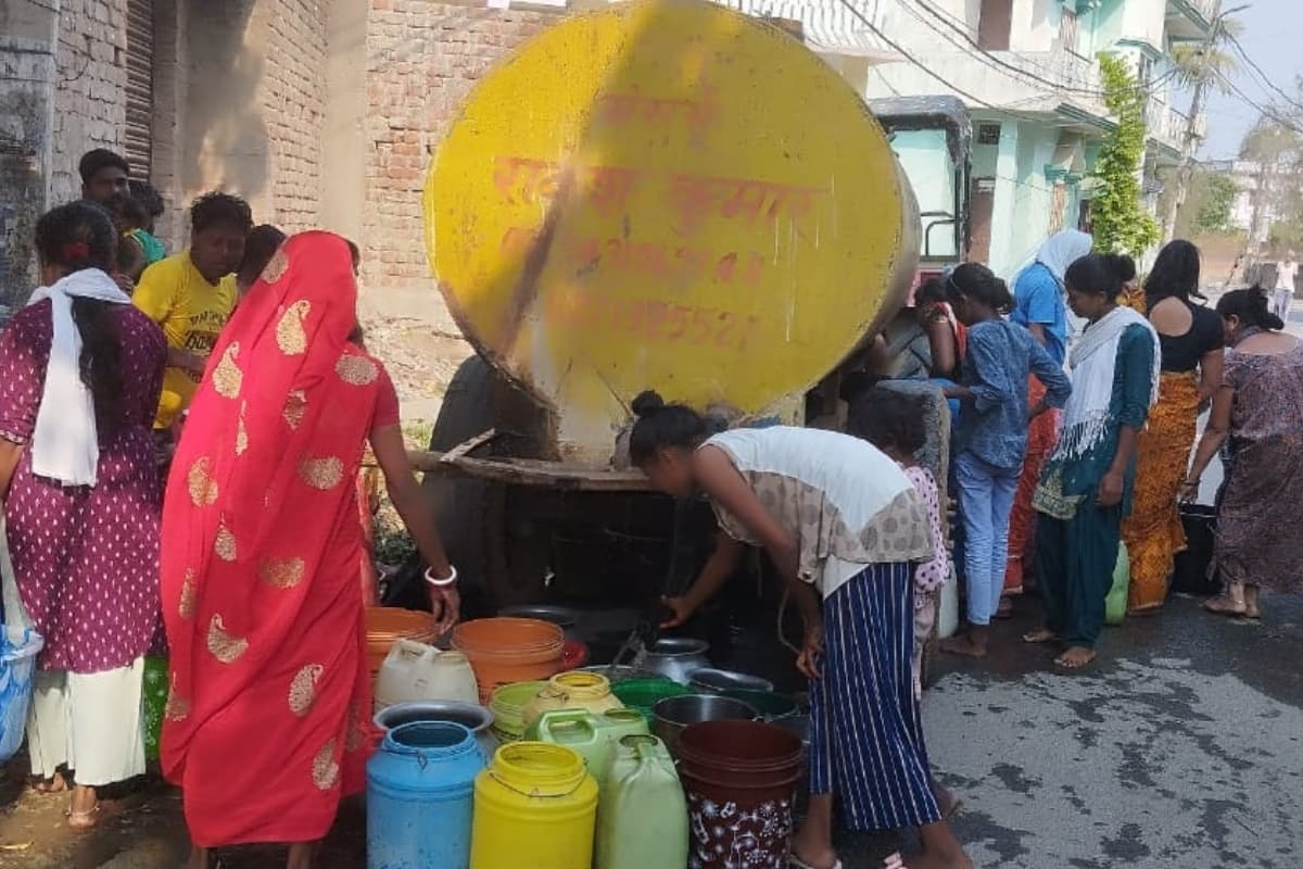 पलामू के कई इलाकों के लोग एक-एक बूंद पानी के लिए तरस रहे हैं लोग, देखें तस्वीरें