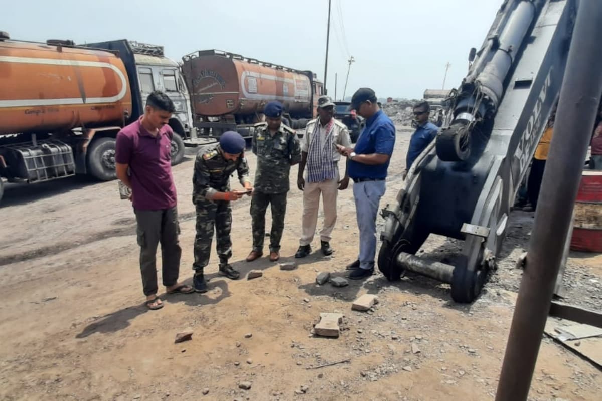 बम धमाकों से फिर गूंजा धनबाद, जमकर हुई गोलीबारी